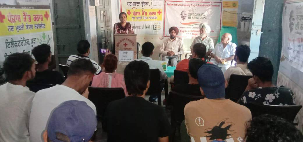 रेडक्रॉस नशा मुक्ति केंद्र में स्वच्छ भारत दिवस मनाया गया।